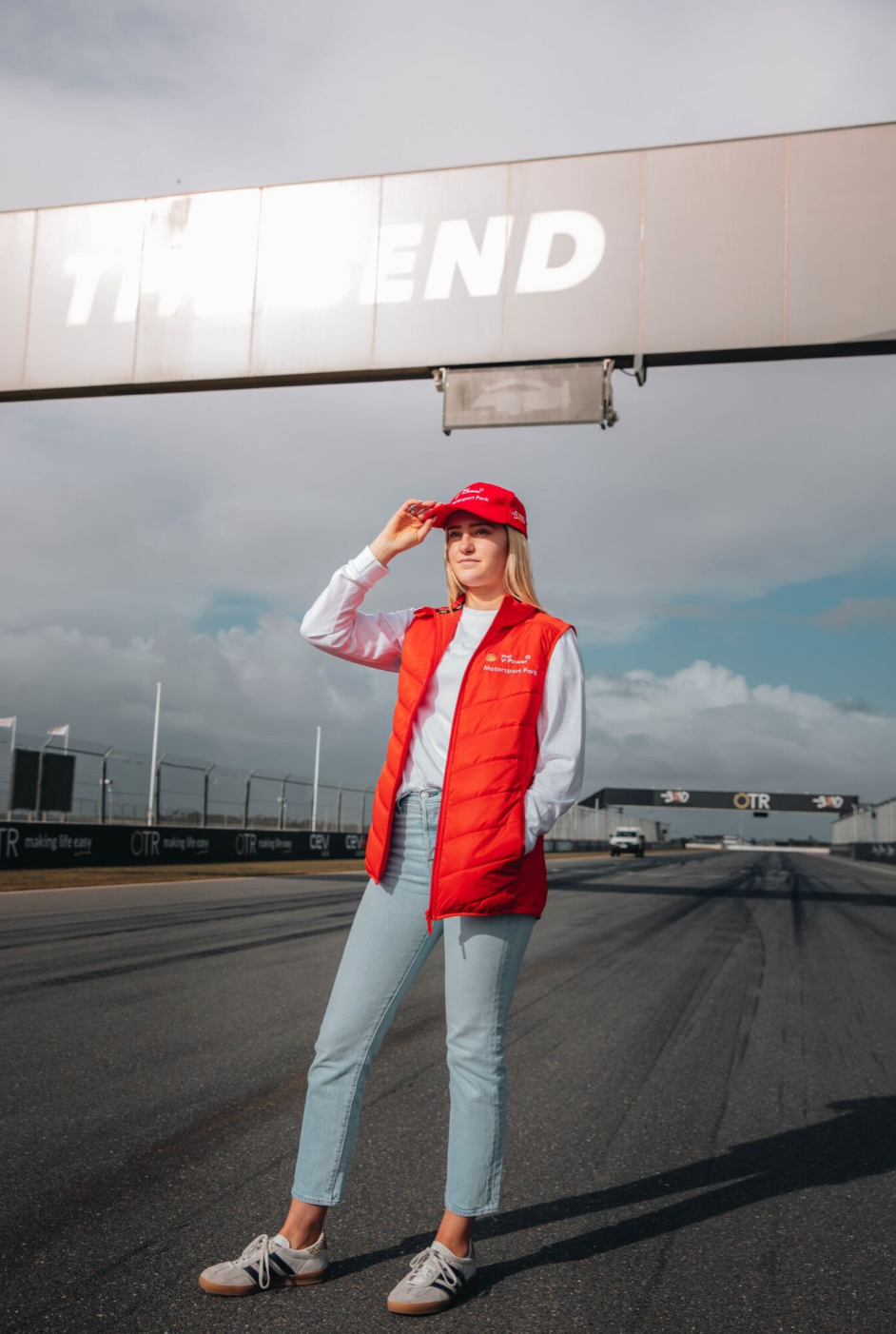 Shell V-Power Vest - Red
