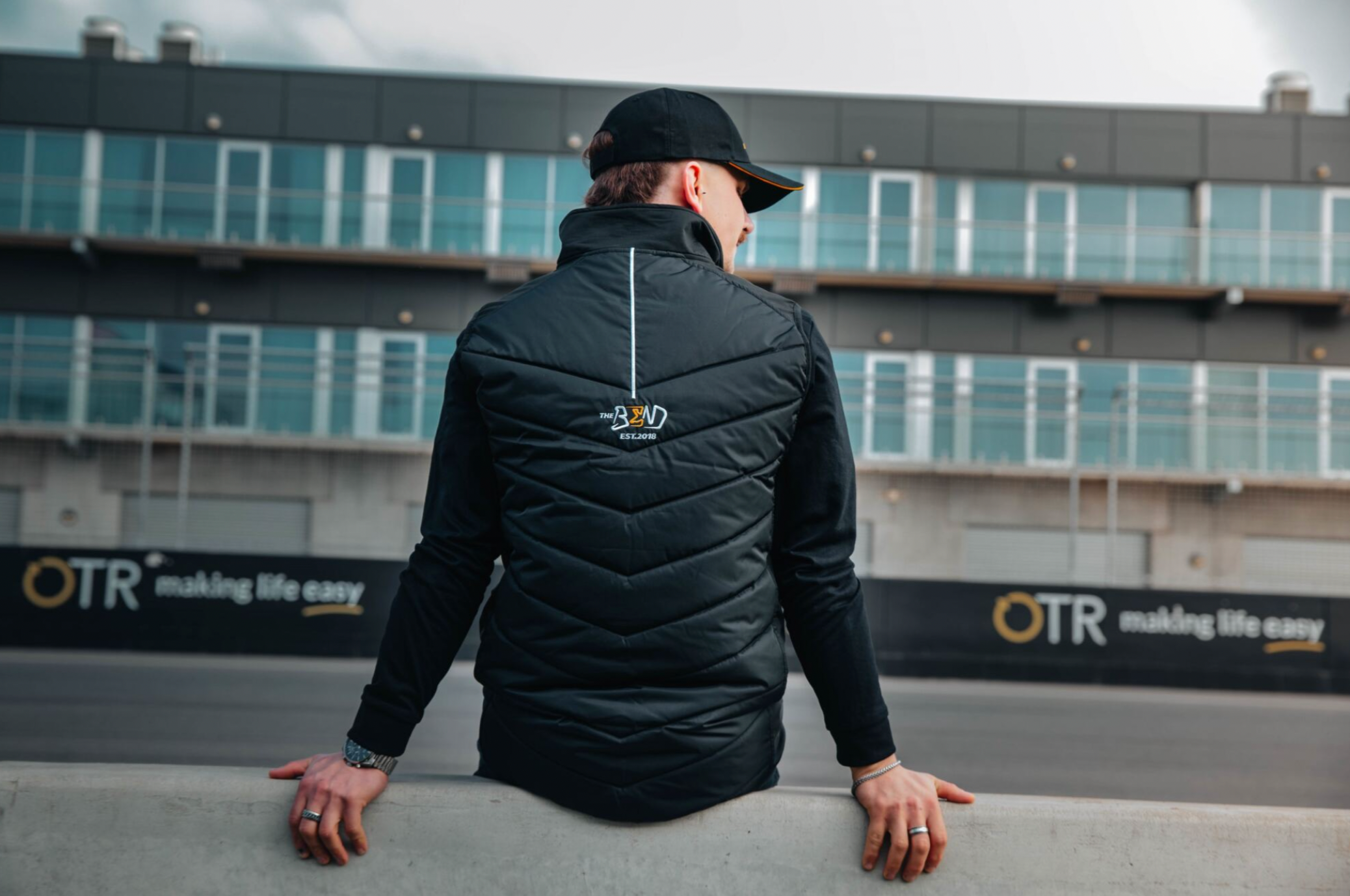 The Bend Vest - Black